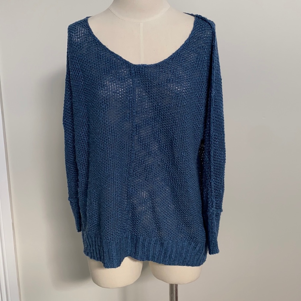 La meil blue light weight sweater